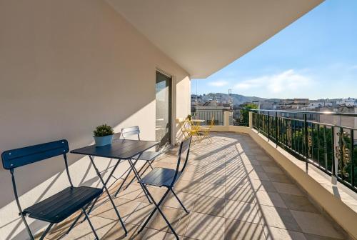 Penthouse 4BD apt near Acropolis and metro