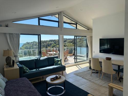 Palm Breeze 1 Double Bedroom Seaview 95m Apartment-Traveller Award Winner 2026