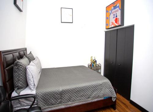 Katil atau katil-katil dalam bilik di Downtown Luxury by Suite Nation