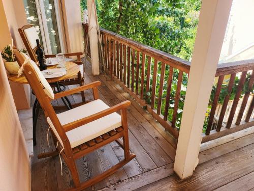 a porch with a table and chairs on a deck at Traum Ferienwohnung am Strand im Tessin - nur 3km von Ascona oder Locarno entfernt in Tegna