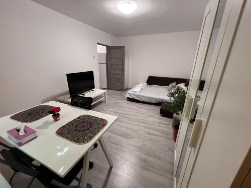 Μια τηλεόραση ή/και κέντρο ψυχαγωγίας στο Garsoniera langa Spital Bagdasar,Obregia și Institutul pentru ordine publica NU OFER FACTURA