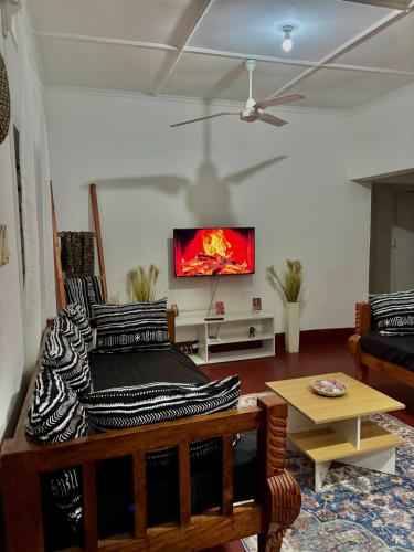 TV a/nebo společenská místnost v ubytování SafariHouse
