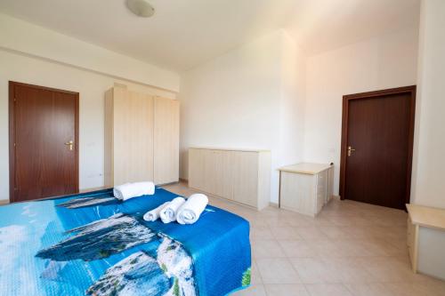 a bedroom with a blue bed with a dolphin printed on it at Heart's Home - La casa degli amici di Monteverde in Monteverde