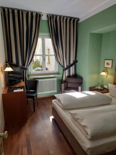 Letto o letti in una camera di Hotel Kaiserhof am Dom