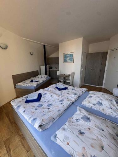 Postel nebo postele na pokoji v ubytování Chata TARGET Senec