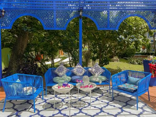 a group of blue chairs and a blue couch at Sheva Om in Ban Wat Pho Thong
