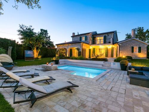 Villa Experience for 8 people with private 46 m2 heated pool & pet friendly