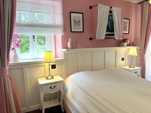 Katil atau katil-katil dalam bilik di Villa Experience for 6 people with private heated pool & pet friendly