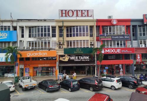 a street with cars parked in front of a building at Fast Hotel Idaman Near To IIUM KL in Kuala Lumpur