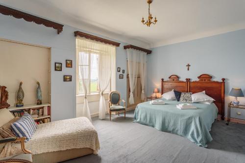 Ένα ή περισσότερα κρεβάτια σε δωμάτιο στο Chateau d'Estrac