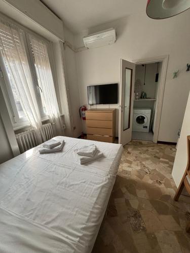 JOIVY Cosy Studio Near Metro, Quick Ride to Milan Centre