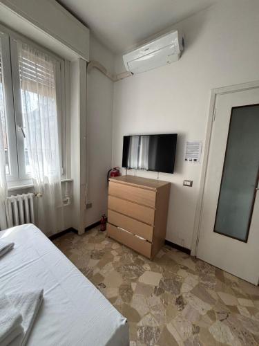 JOIVY Cosy Studio Near Metro, Quick Ride to Milan Centre
