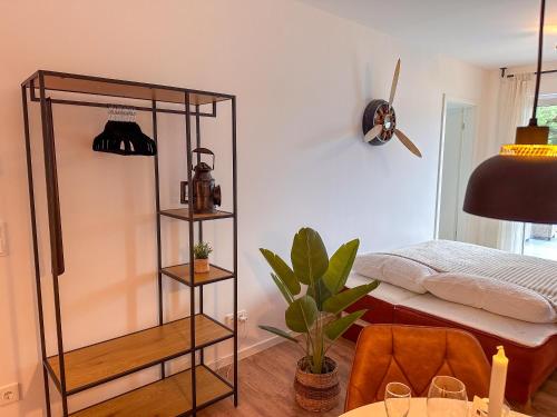 a room with a bed and a glass shelf at Secret Home mit Seeblick Ruppinersee in Neuruppin