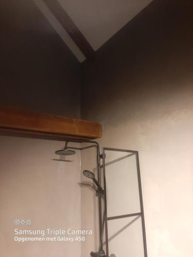 a room with a shelf on the wall at BonAparte Kamer 3 in Hank