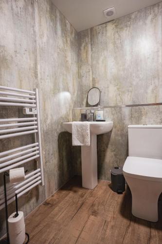 Ένα μπάνιο στο Coat Apartment