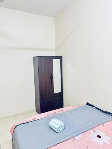 a bed in a room with a mirror at Rosali Homestay in Melaka