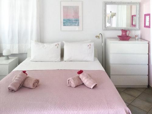 Postel nebo postele na pokoji v ubytování Vlichos Studio Apartment