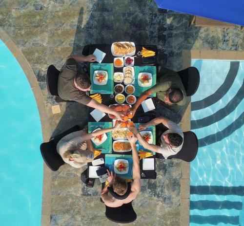 Mad på resortet eller i nærheden