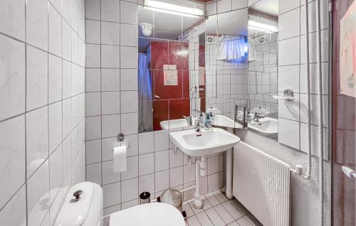 Lovely Home In Hamar With Wifiにあるバスルーム
