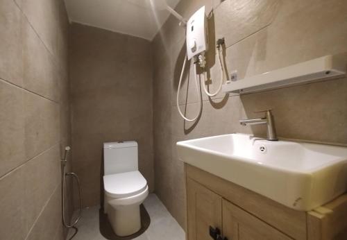 a bathroom with a white toilet and a sink at Fast Hotel Setapak Near Tunku Abdul Rahman UMT KL in Kuala Lumpur