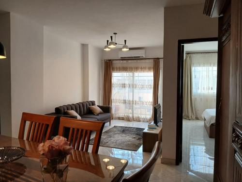 Flat 10 minutes from the airport