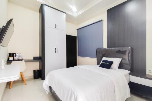 Katil atau katil-katil dalam bilik di Urbanview Hotel Via Jambi