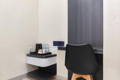 Televisyen dan/atau pusat hiburan di Urbanview Hotel Via Jambi