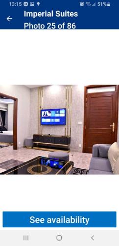 Télévision ou salle de divertissement dans l'établissement Imperial Suites