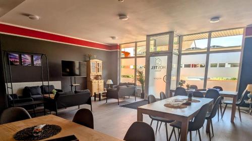 a living room with tables and chairs and a living room at Rhin Quartier Ferienwohnung Hostel-Style in Rheinsberg