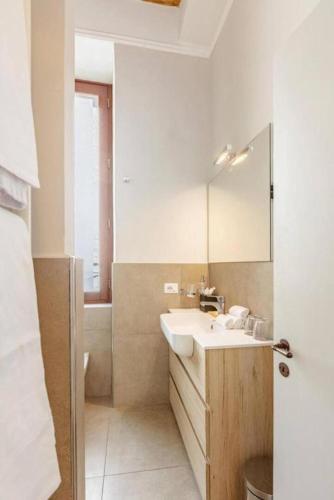 Stunning 2bedrooms apartment with AC Via Giulia