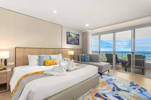 Postel nebo postele na pokoji v ubytování Royal Cliff Grand Hotel Pattaya