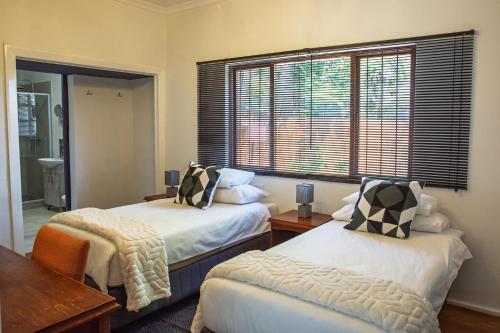 En eller flere senge i et værelse på Die Veldskoen