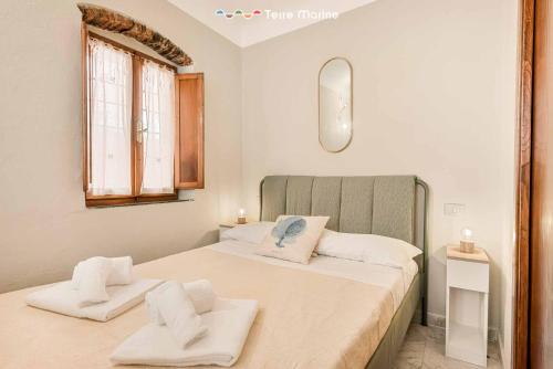 a bedroom with a bed with two towels on it at Sottovoce, Terre Marine in Lerici