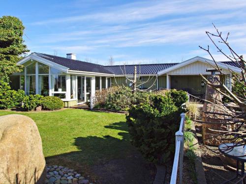 a large white house with a yard with a yard at Luxury Retreat in Bork Havn - By Traum Ferienwohnungen in Hemmet