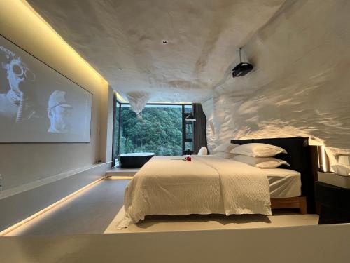 Nature Eco Designer Hotel--Avatar mountain view,Bubble Pool,Free shuttle to south gate of Park Entrance,Local trip plan & Tourism Service,Full Renovation for 10 monthsにあるベッド