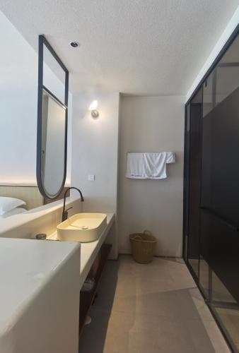 Nature Eco Designer Hotel--Avatar mountain view,Bubble Pool,Free shuttle to south gate of Park Entrance,Local trip plan & Tourism Service,Full Renovation for 10 monthsにあるバスルーム