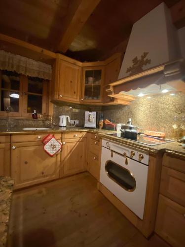 Chalet Hollerhausにあるキッチンまたは簡易キッチン