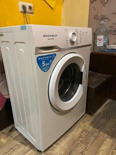 a white washing machine with a sticker on it at Арт-Хостел PIONER 2 in Sumy