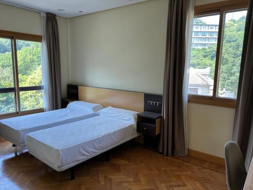 Hotel Eibarにあるベッド