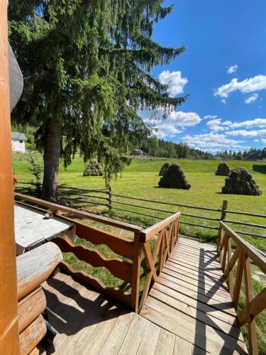 a wooden deck with a view of a field at Садиба Урочище Луг in Vorokhta