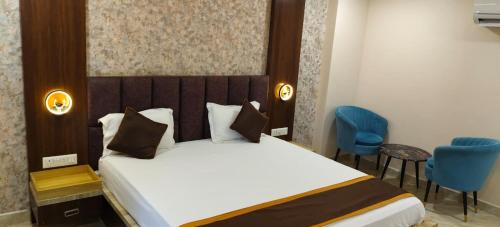 Ένα ή περισσότερα κρεβάτια σε δωμάτιο στο Hotel Imperial Inn