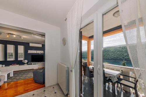 Apartments Alenka by the sea