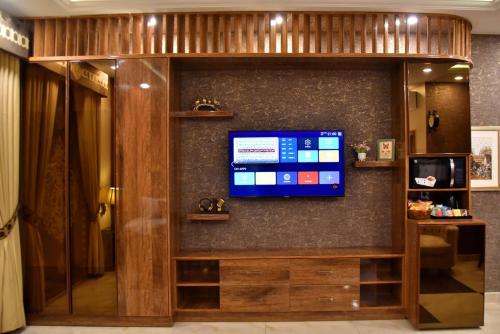 Télévision ou salle de divertissement dans l'établissement Imperial Suites