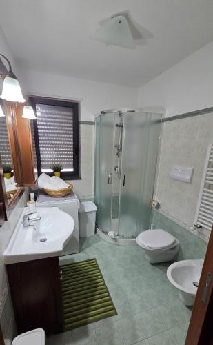 a bathroom with a sink and a shower and a toilet at B&B La Mansarda in Conversano