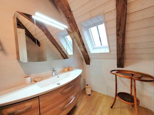 a bathroom with a sink and a mirror at La grange 