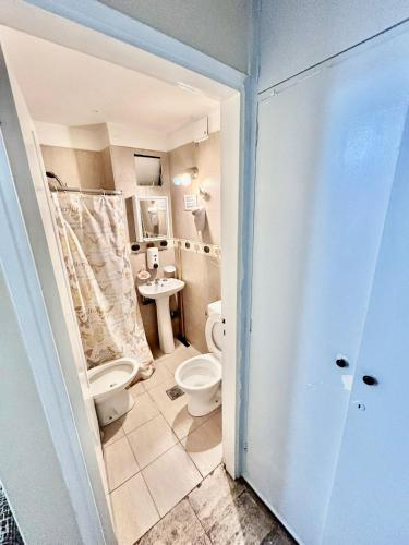 a bathroom with a toilet and a sink at Castelar in Mendoza
