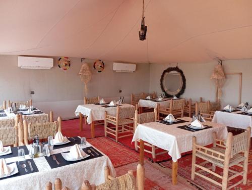 Εστιατόριο ή άλλο μέρος για φαγητό στο Kalimba Luxury Desert Camp