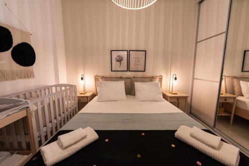 Theonisxenia Luxury Apt at Metro M3