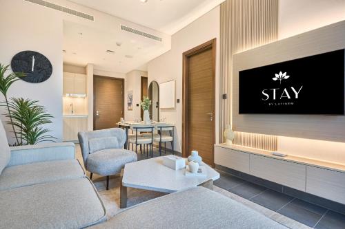 STAY BY LATINEM Luxury 1BR Holiday Home CB 0905 Near Burj Khalifa