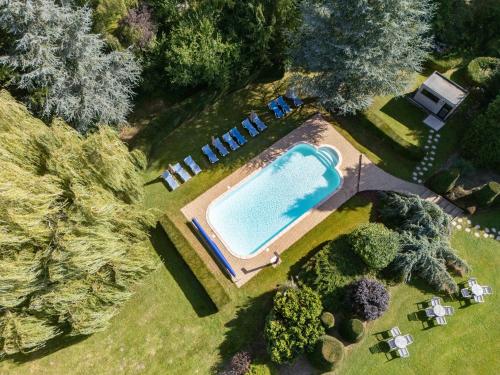 Bazén v ubytování Gîte du Relais de l'Ourthe nebo v jeho okolí
